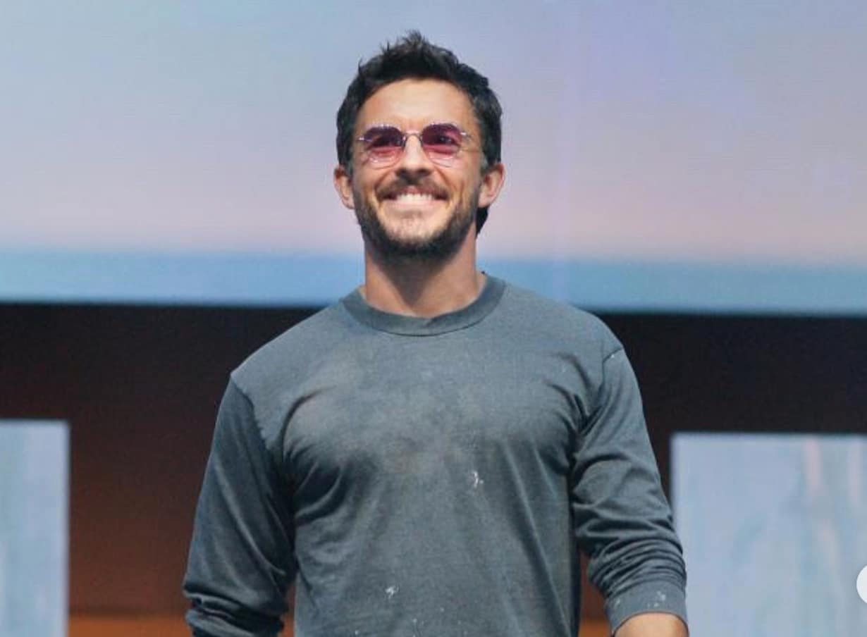 Jonathan Bailey celebrates as People’s first gay Sexiest Man Alive 2025